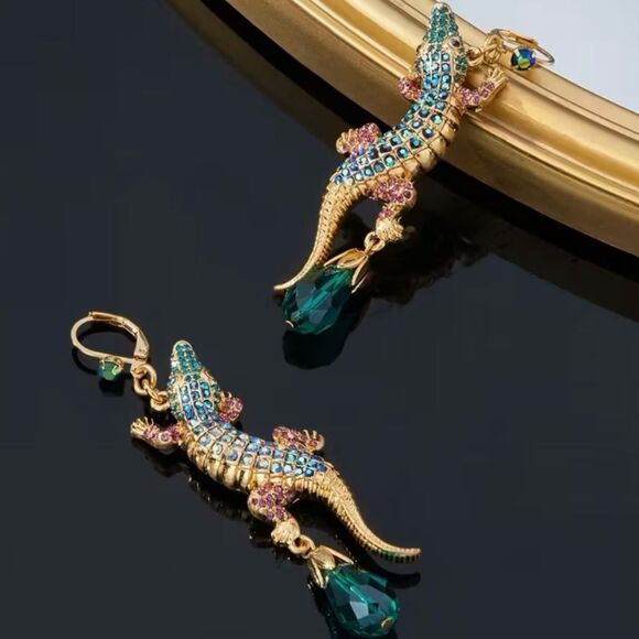 ✨ Heidi DAUS Elegant Gold and Blue Green Sparkling Crystal Lizard Earrings ✨ - Picture 7 of 8